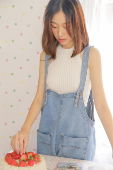 女人脱裤头